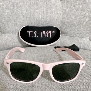 Taylor Swift 1989 Concert Sunglasess